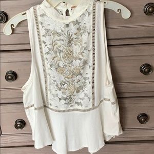 Free People adorable top with beautiful embroidery